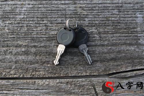 梦见钥匙掉了配钥匙