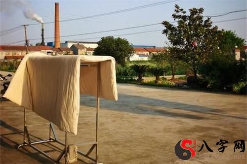 梦见被子被水浸湿