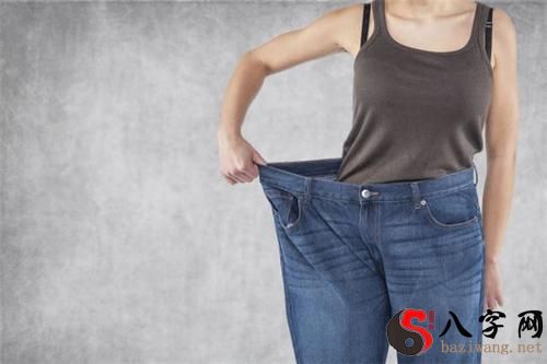 梦见自己裤子烂了