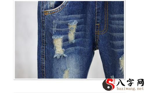 梦见自己裤子破洞